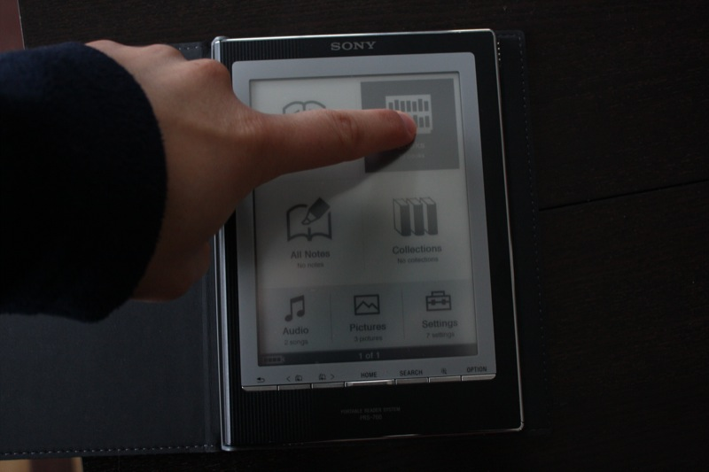 Illustration for article titled Sony PRS-700 Reader Review: Blinding Glare Kills All Improvements